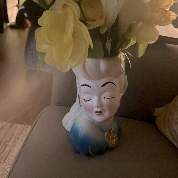 Betty Grable vase - Picture 2 of 6